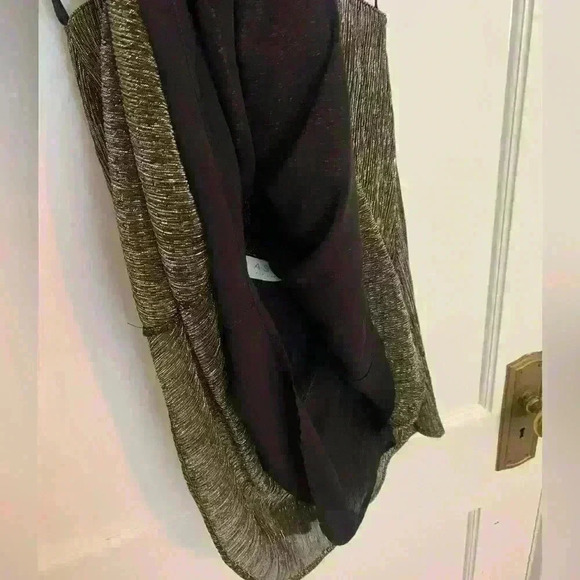 ASTR the Label Tina Metallic Halter Top - Picture 11 of 11